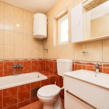 בית נופש Spacious With Swimming Pool *