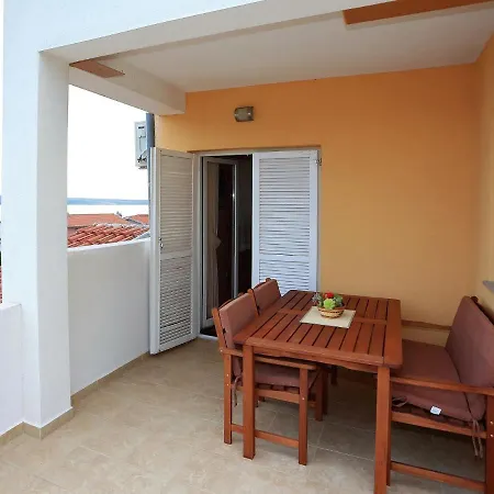 Spacious With Swimming Pool Maslenica