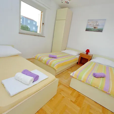 Spacious With Swimming Pool Maslenica