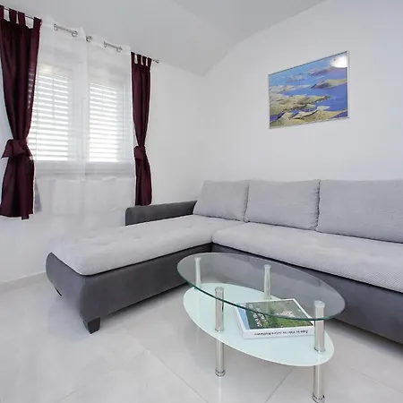 Spacious With Swimming Pool Holiday home