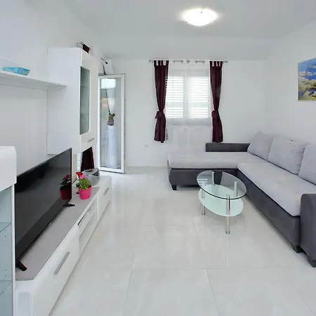 Holiday home Spacious With Swimming Pool