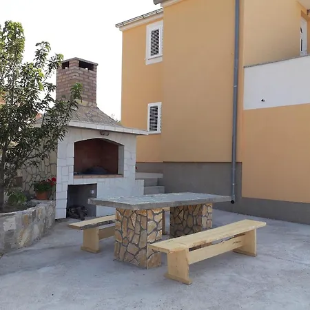 Spacious With Swimming Pool