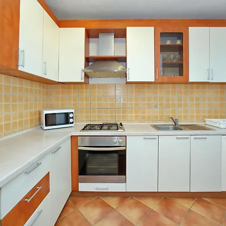 Spacious With Swimming Pool *