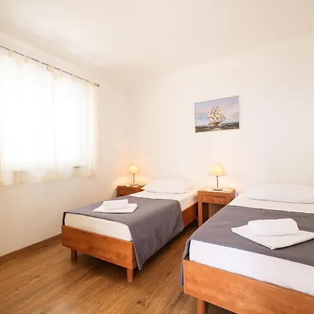 Spacious With Swimming Pool *