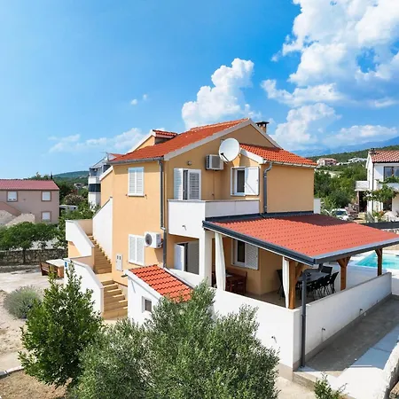 Spacious With Swimming Pool * Maslenica