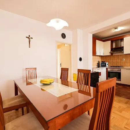Spacious With Swimming Pool