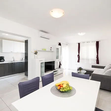 Spacious With Swimming Pool